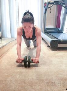 健身美女吃瓜视频,揭秘健身圈幕后趣闻