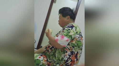 小宝贝吃两瓜视频,两瓜视频萌态十足