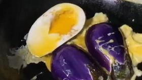 吃哈密瓜的迷惑行为视频,哈密瓜诱惑下的萌宠奇行记