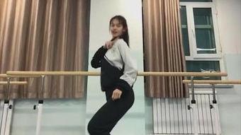 吃瓜校服跳舞视频,吃瓜校服版，青春活力演绎新风尚